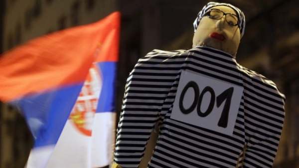 Burning of Vucic effigy tests Croati-Serbia relations