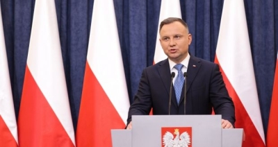 Polish president offers compromise in court stand-off with Brussels