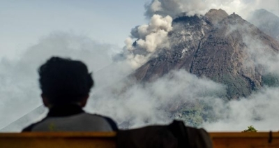 Volcano erupts in Indonesia, killing one and injuring 41