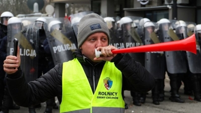 Polish farmers dissatisfied after occupying agriculture ministry