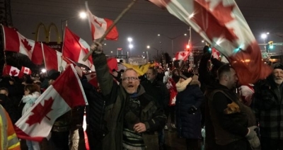Anti-restriction protesters defy injunction order, occupying key US-Canada bridge