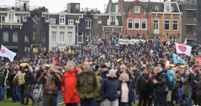 Dutch riot police disperse thousands protesting against lockdown measures