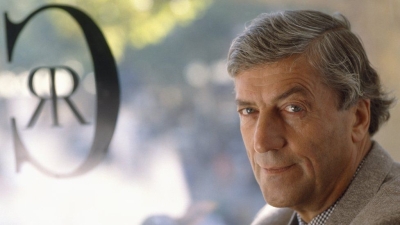 Nino Cerruti: Italian fashion great dies aged 91